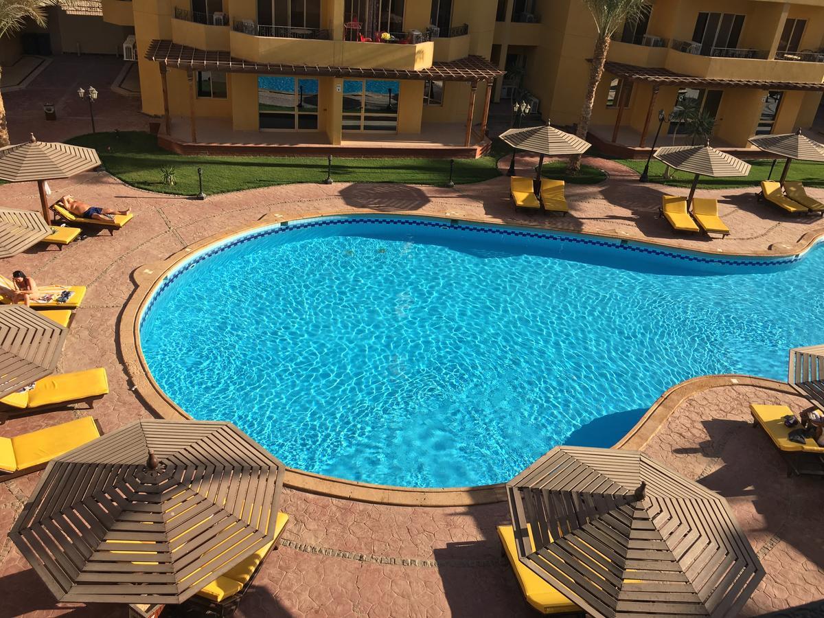 Pool View Apartments At British Resort - Unit 13 Hurghada Exteriör bild